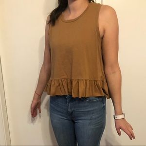 Wild Fable adorable crop top with ruffle